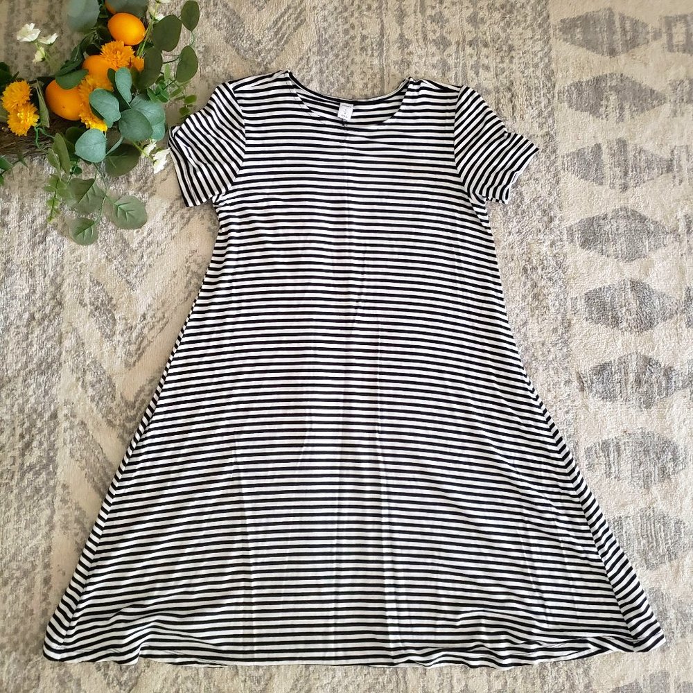 🌼🌼 Black/White Stripes Flowy Dress | Size S | Old Navy 🌼🌼